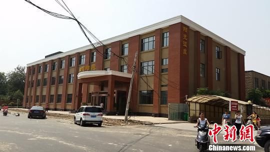 新建的三層樓房準備開設洗浴場所.jpg 王登峰 攝 新建的三層樓房準備開設洗浴場所.jpg 王登峰 攝