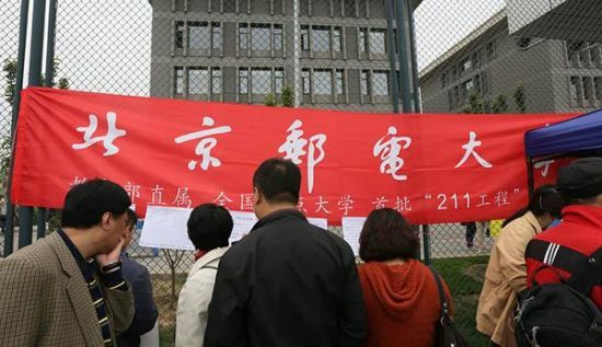 北京郵電大學(xué)相關(guān)領(lǐng)導(dǎo)表示,對(duì)于碩士生涉嫌抄襲論文一事確認(rèn)以后將按照要求處理。 北京郵電大學(xué)相關(guān)領(lǐng)導(dǎo)表示,對(duì)于碩士生涉嫌抄襲論文一事確認(rèn)以后將按照要求處理。