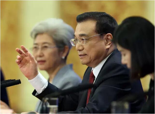 ——2016年1月26日,李克強主持召開教育科技文化衛生體育界人士和基層群眾代表座談會